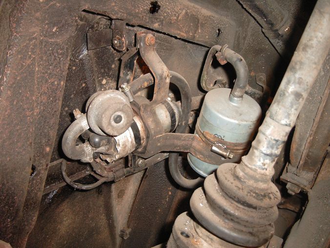 Wo sitzt die Benzinpumpe?! - Forum - BMW e21 forum
